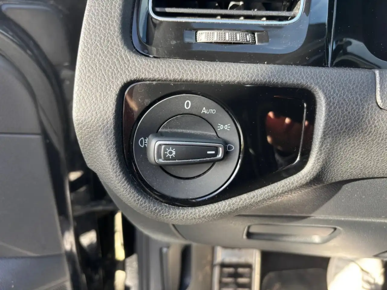 Volkswagen Golf R — photo 34