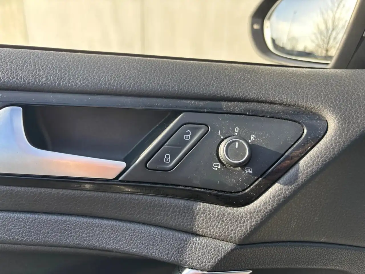 Volkswagen Golf R — photo 35