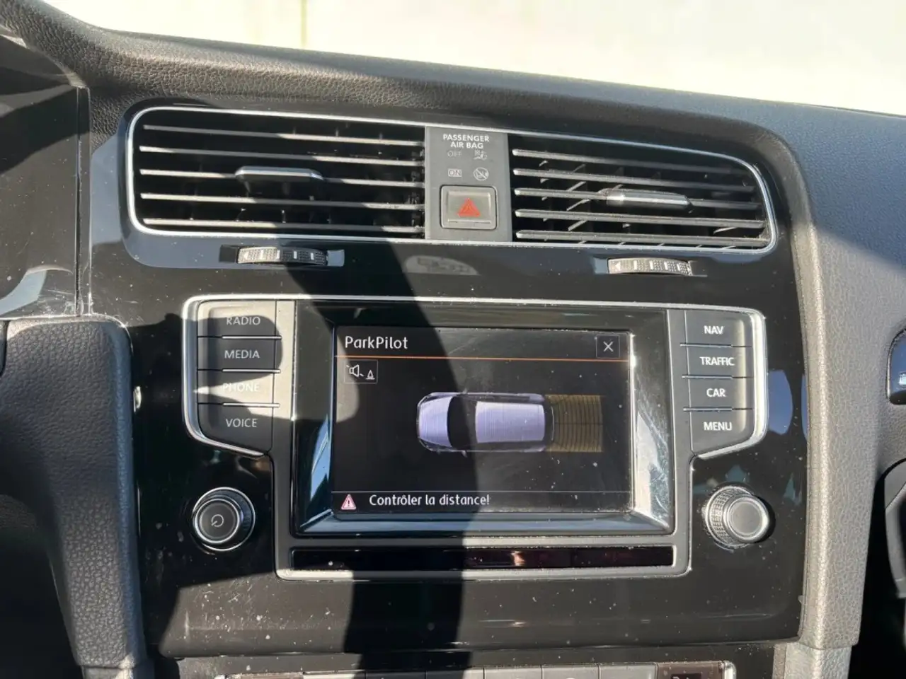 Volkswagen Golf R — photo 18