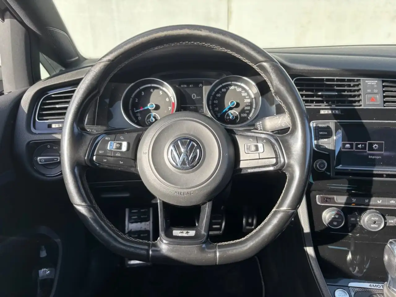 Volkswagen Golf R — photo 40