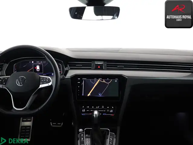 Volkswagen Passat Alltrack view 9