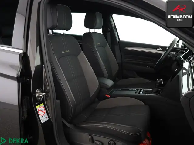 Volkswagen Passat Alltrack view 12