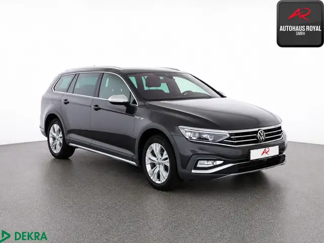 Volkswagen Passat Alltrack view 7