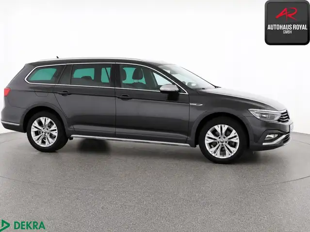 Volkswagen Passat Alltrack view 6