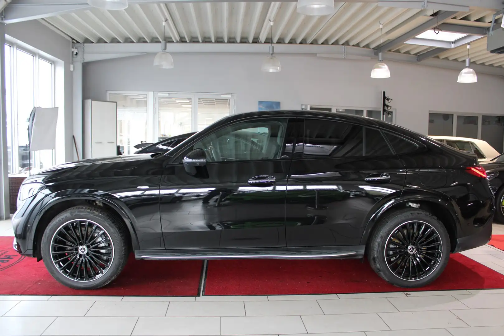 Mercedes-Benz GLC 300 e 4Matic COUPEA MG-LINE PANORAMA Schwarz - 2