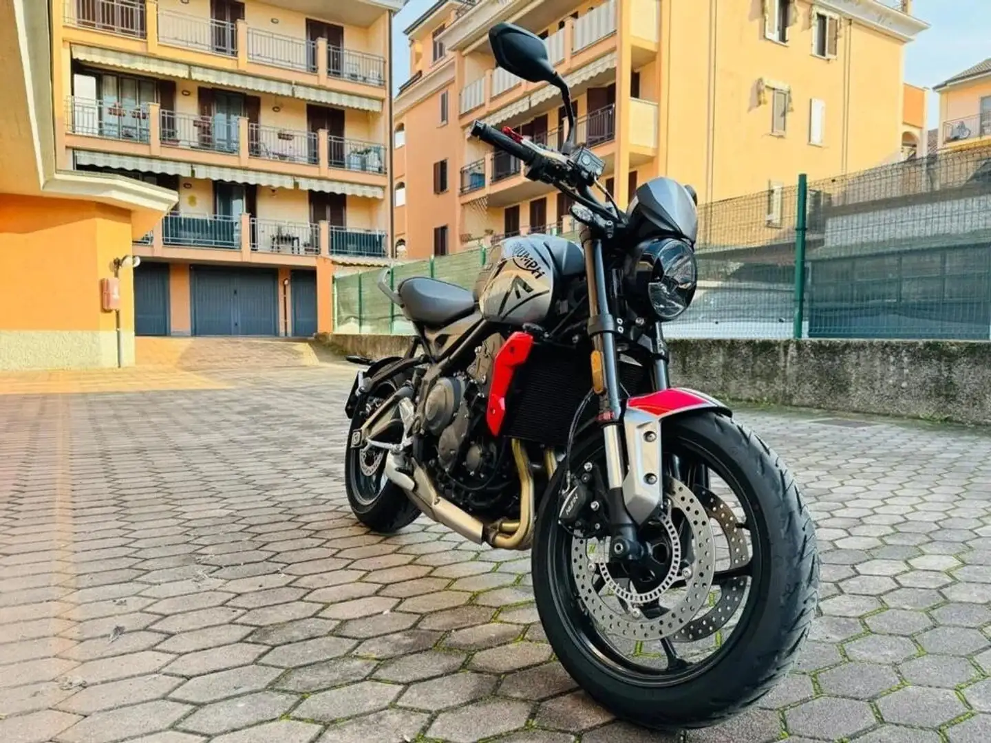 Triumph Trident 660 Grigio - 1