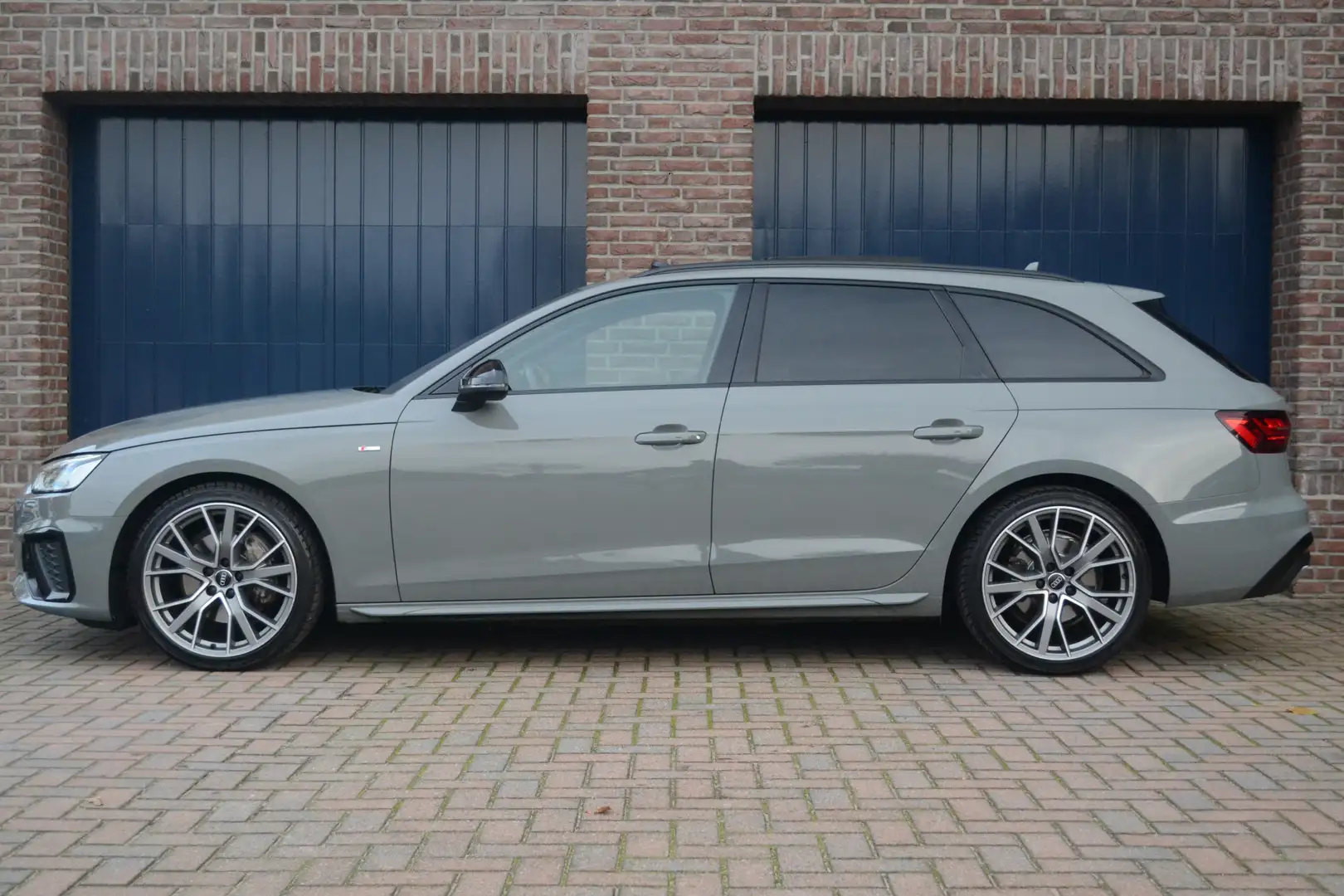 Audi A4 Avant 40 TDI quattro Sport S-Line Black Edition | Gris - 2
