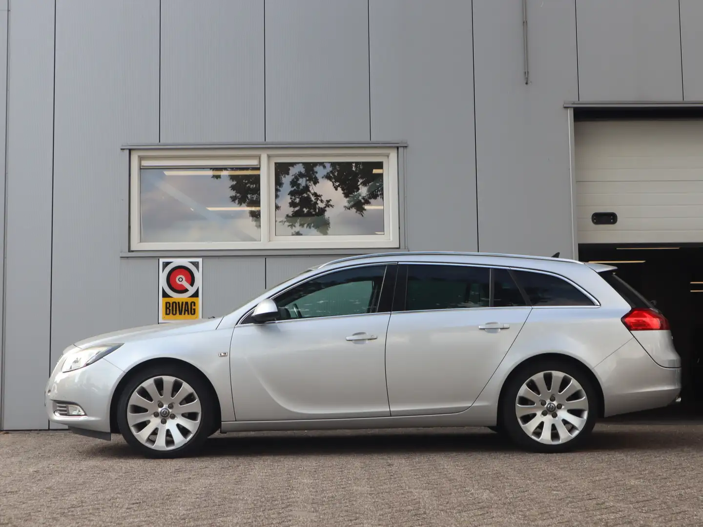 Opel Insignia Sports Tourer 1.6 T Cosmo / Leder / Carplay / top Grijs - 2