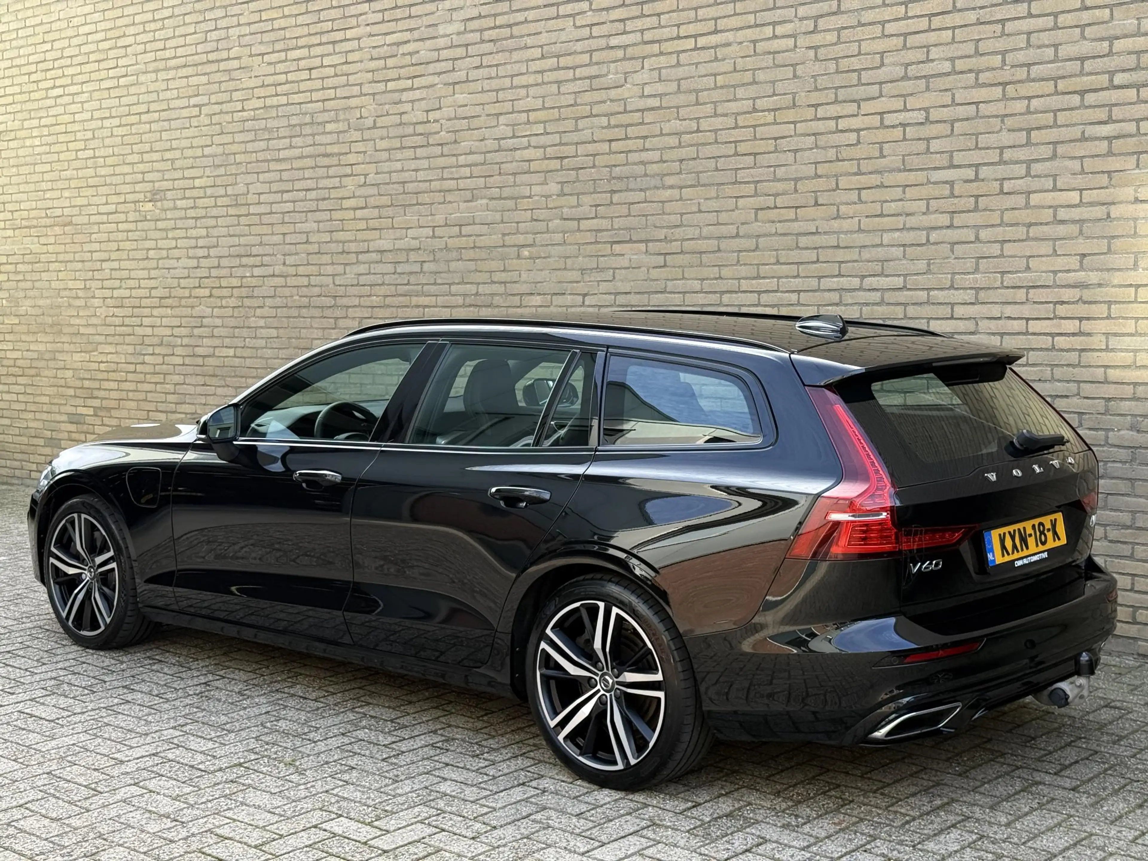 Volvo V60 2.0 T6 Recharge 350pk AWD R-Design Plus Dark | Lon — photo 2