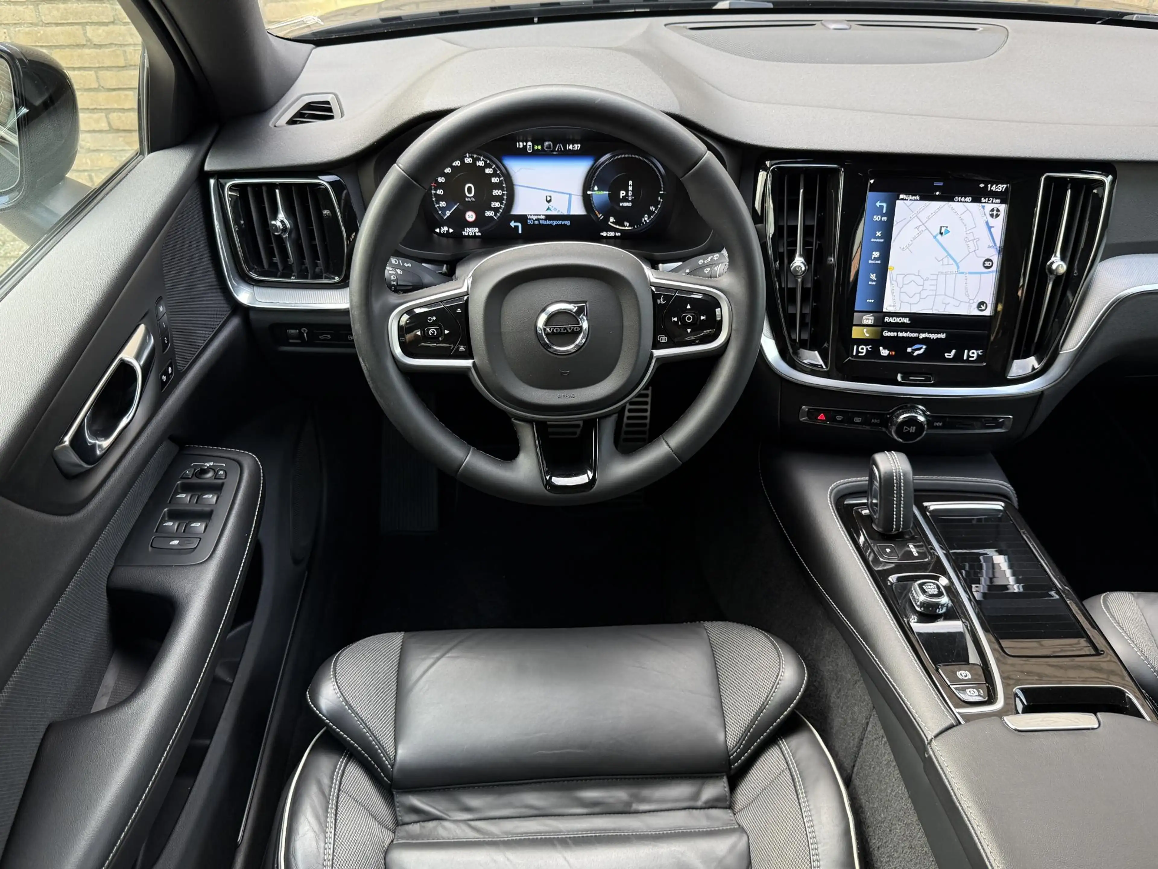 Volvo V60 2.0 T6 Recharge 350pk AWD R-Design Plus Dark | Lon — photo 3