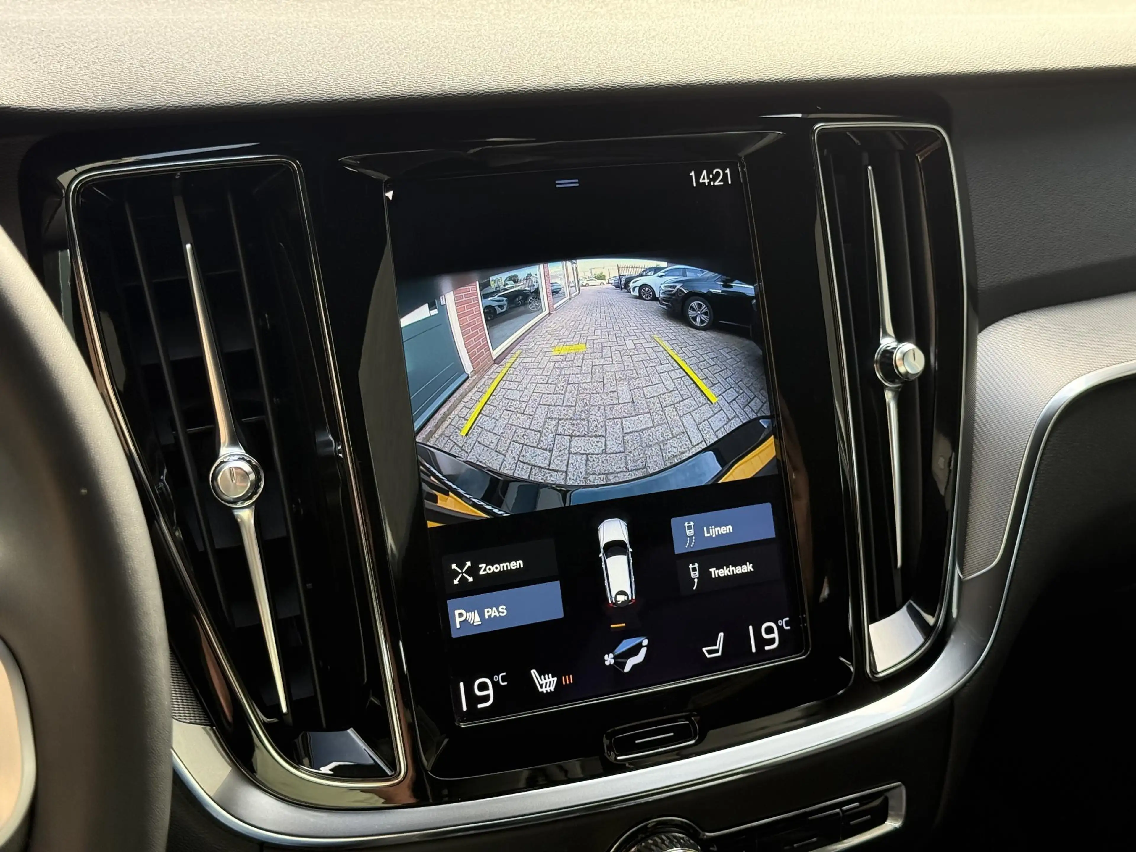Volvo V60 2.0 T6 Recharge 350pk AWD R-Design Plus Dark | Lon — photo 6