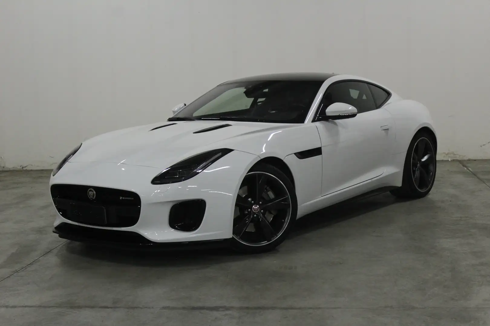 Jaguar F-Type F-Type Coupe 2.0 i4 R-Dynamic rwd 300cv auto Fehér - 1