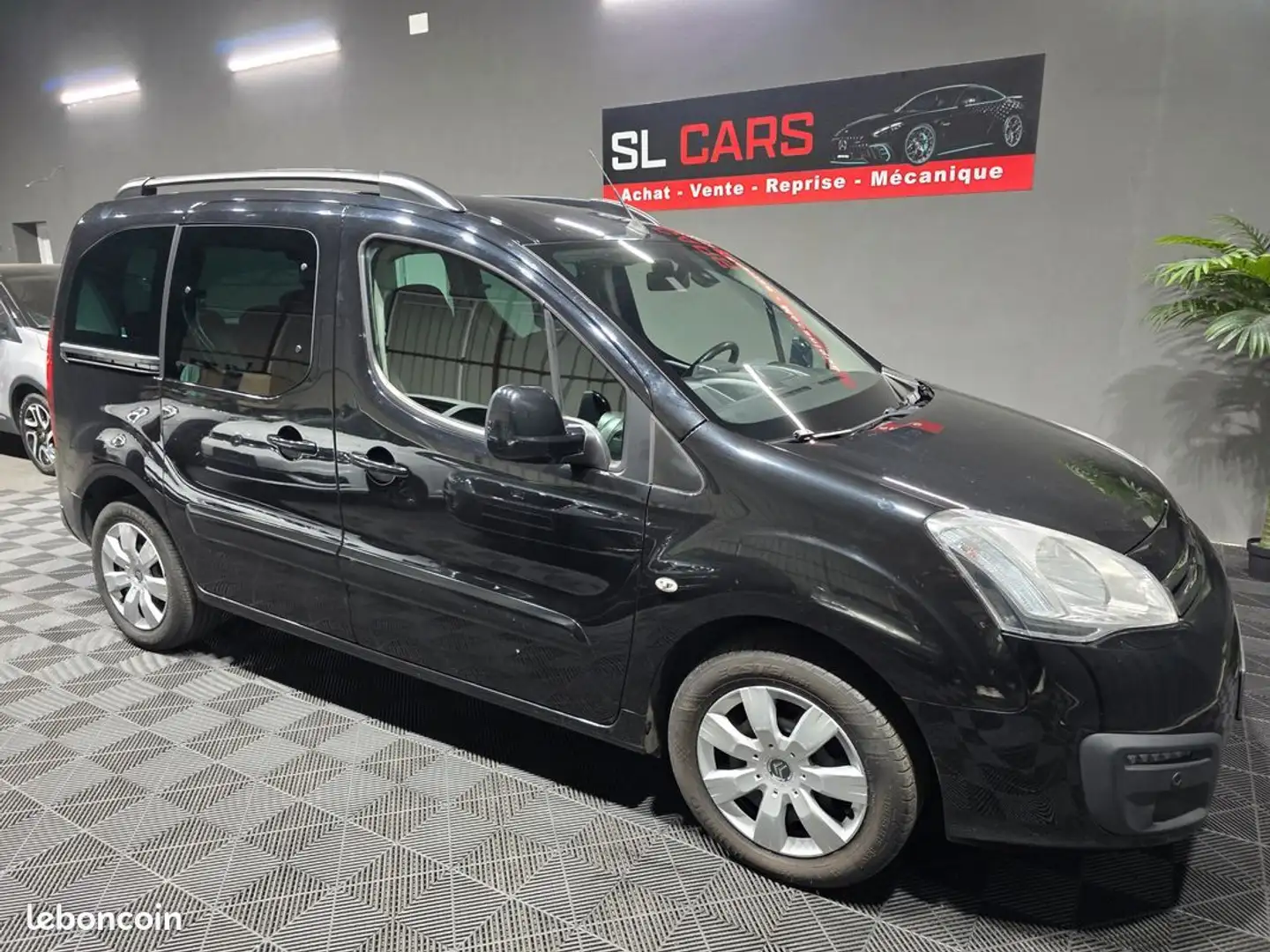 Citroen Berlingo Citroën 1.6 BlueHDi 120ch 7 places Schwarz - 1