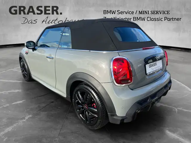 Mini Convertible view 4