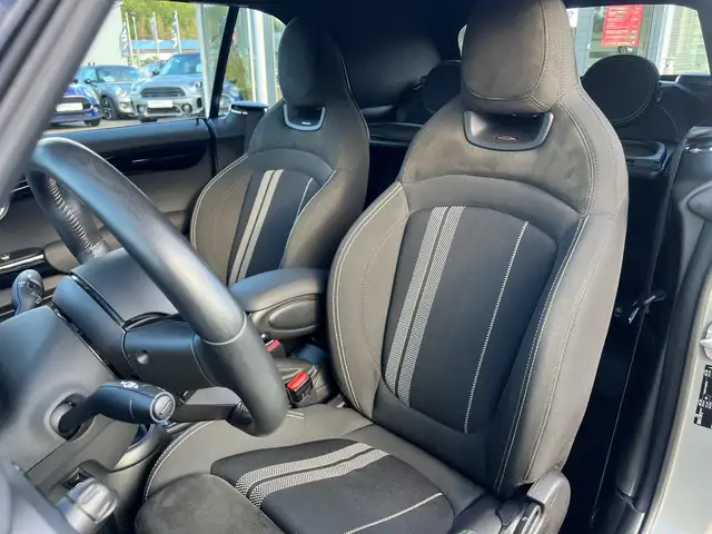 Mini Convertible view 15