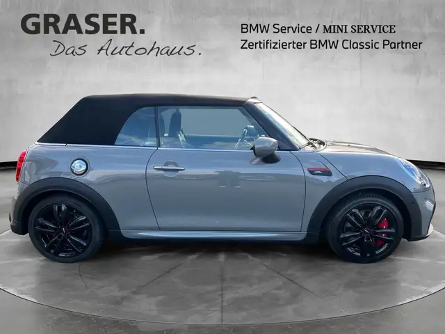 Mini Convertible view 8