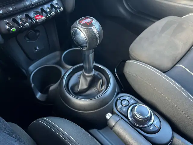 Mini Convertible view 14