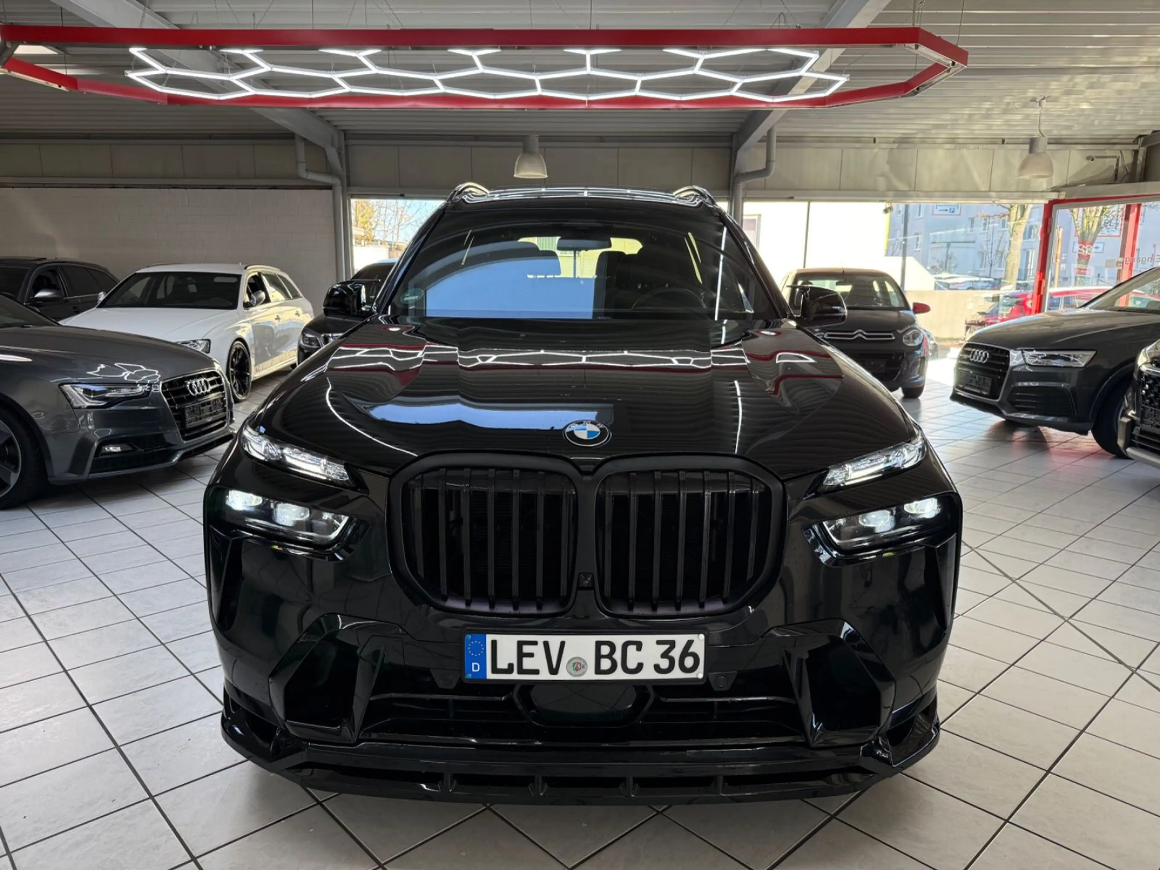 BMW X7 xDrive 40 d M Sport MASSAGE SKY LUFT 6 SITZER — photo 3