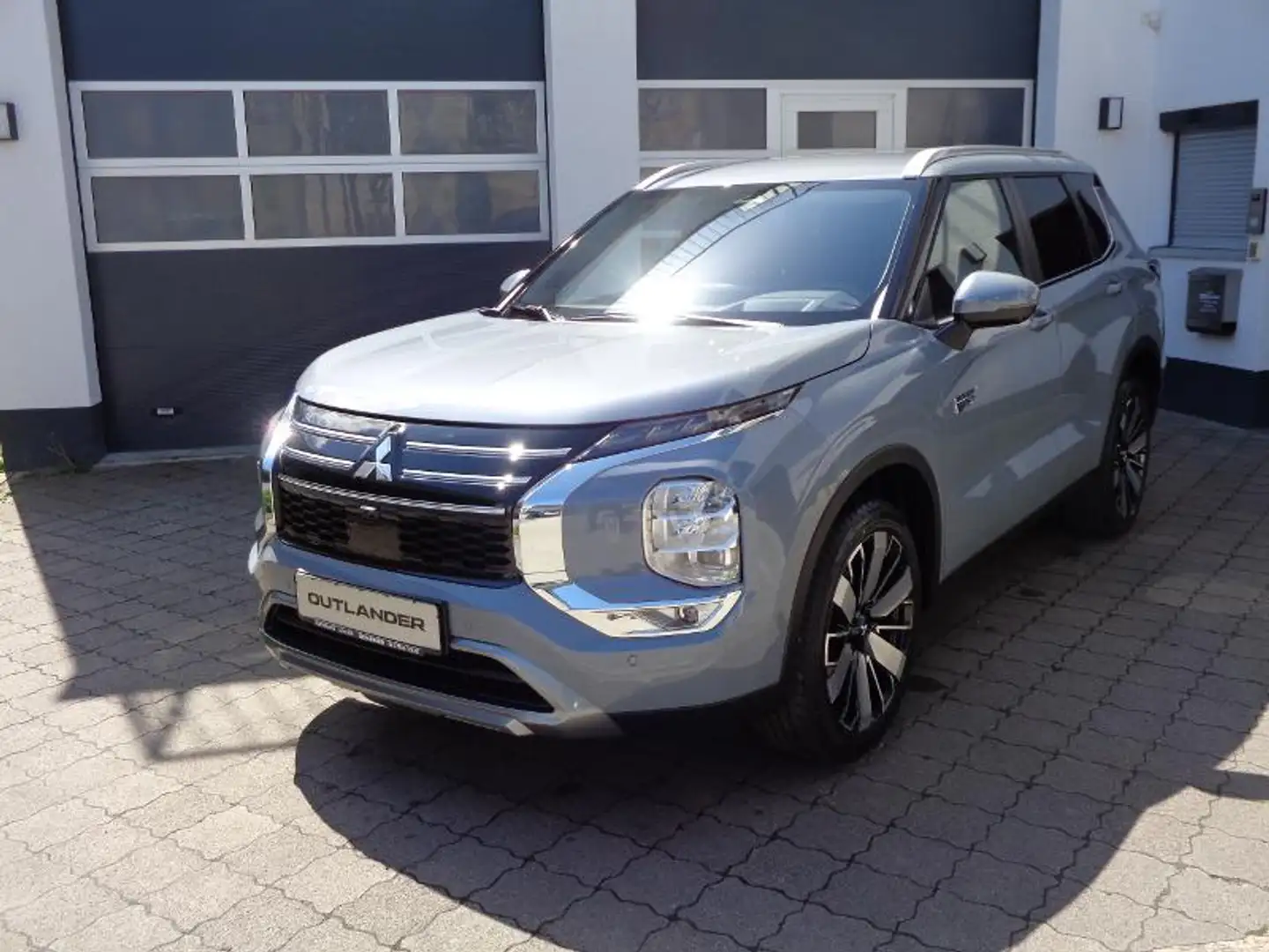 Mitsubishi Outlander 2.4L PHEV Intro Edition Grau - 2
