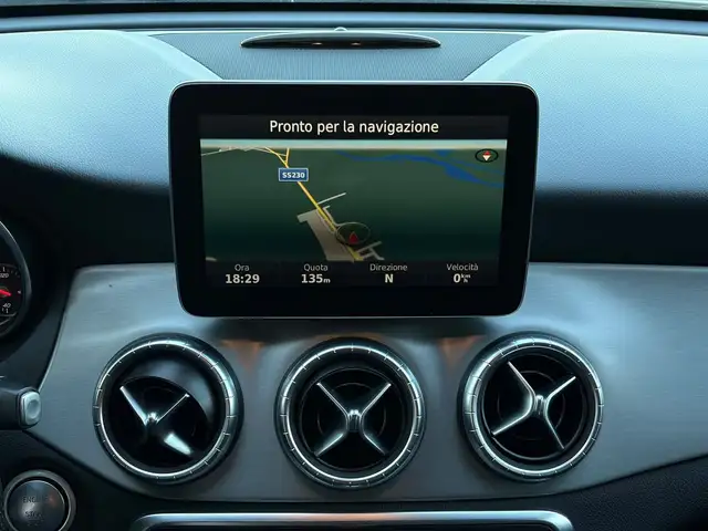 Mercedes-Benz Cla view 13
