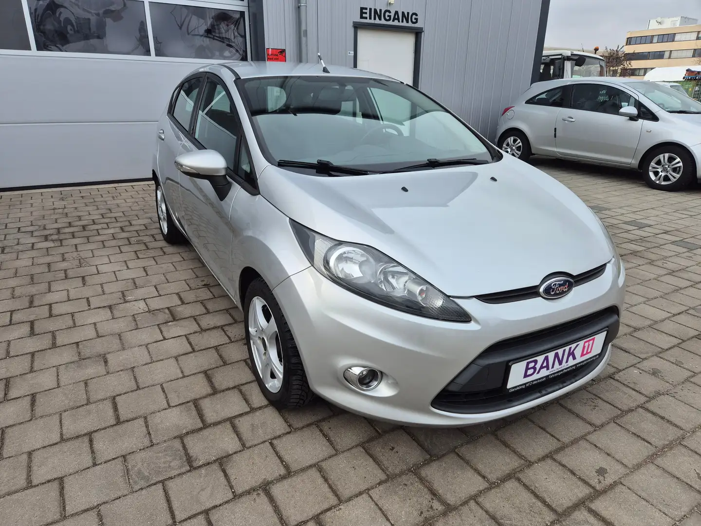 Ford Fiesta Champions Edition Silber - 2