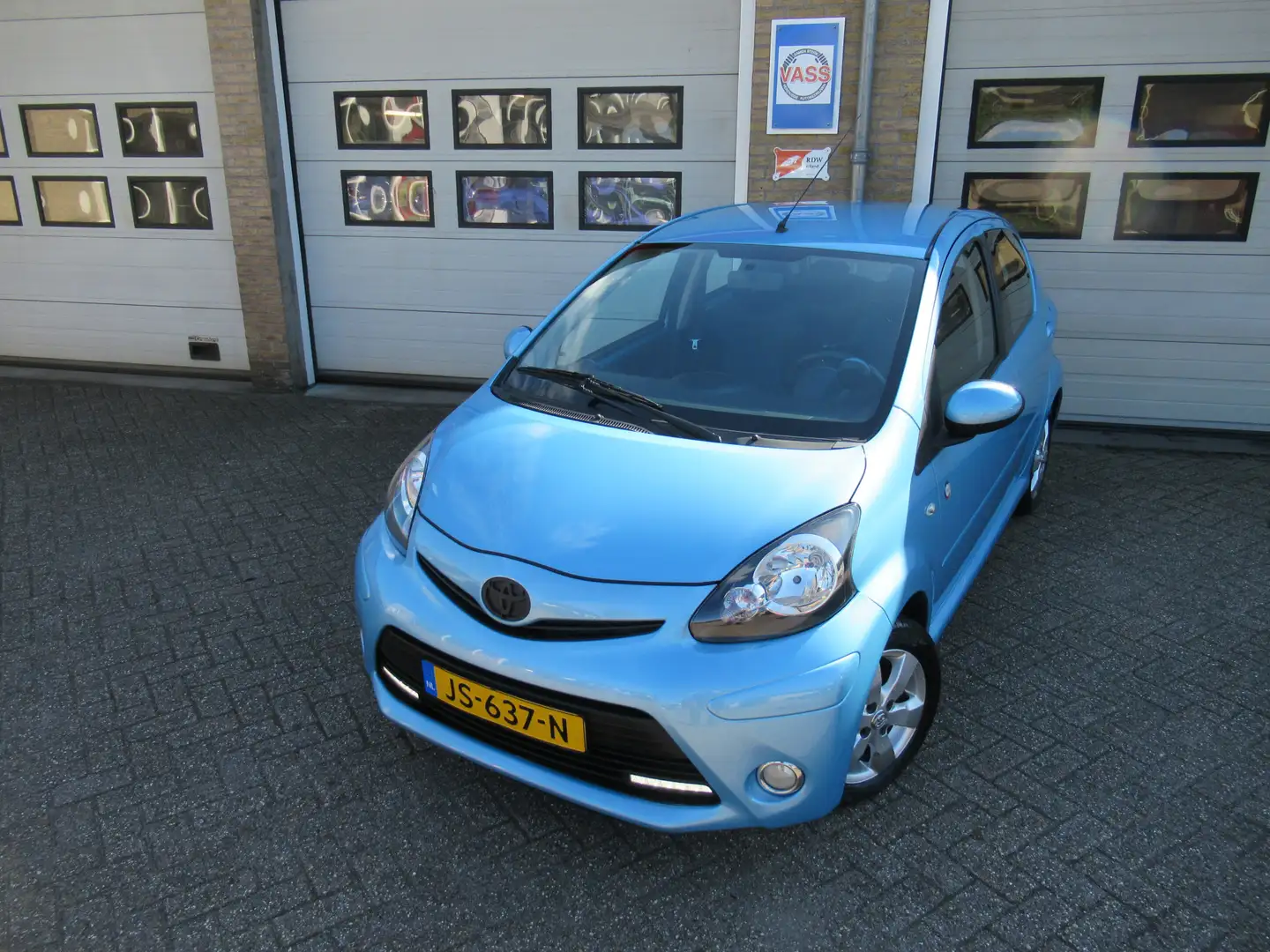 Toyota Aygo 1.0 VVT-i Aspiration Bleu - 1