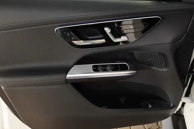 Mercedes-Benz GLC view 12