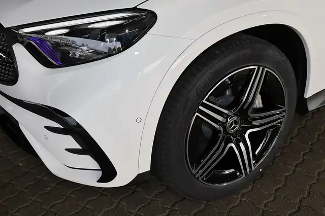 Mercedes-Benz GLC view 3