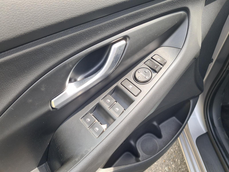 Hyundai i30 Kombi Advantage cw vAHK Navi LED DAB Kamera Win... — photo 11