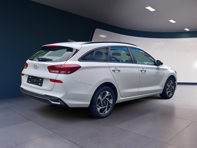 Hyundai i30 Kombi Advantage cw vAHK Navi LED DAB Kamera Win... — photo 6