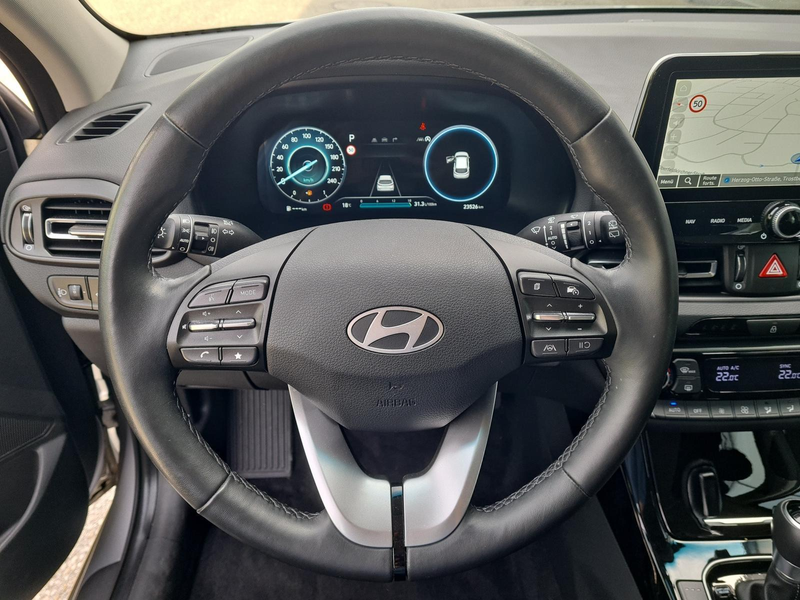 Hyundai i30 Kombi Advantage cw vAHK Navi LED DAB Kamera Win... — photo 13