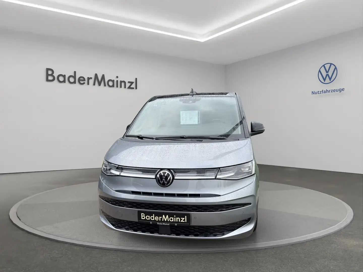 Volkswagen T7 Multivan Life 1,4 l 110 kW eHybrid OPF 6-Gang-DSG Radst.... Silber - 1