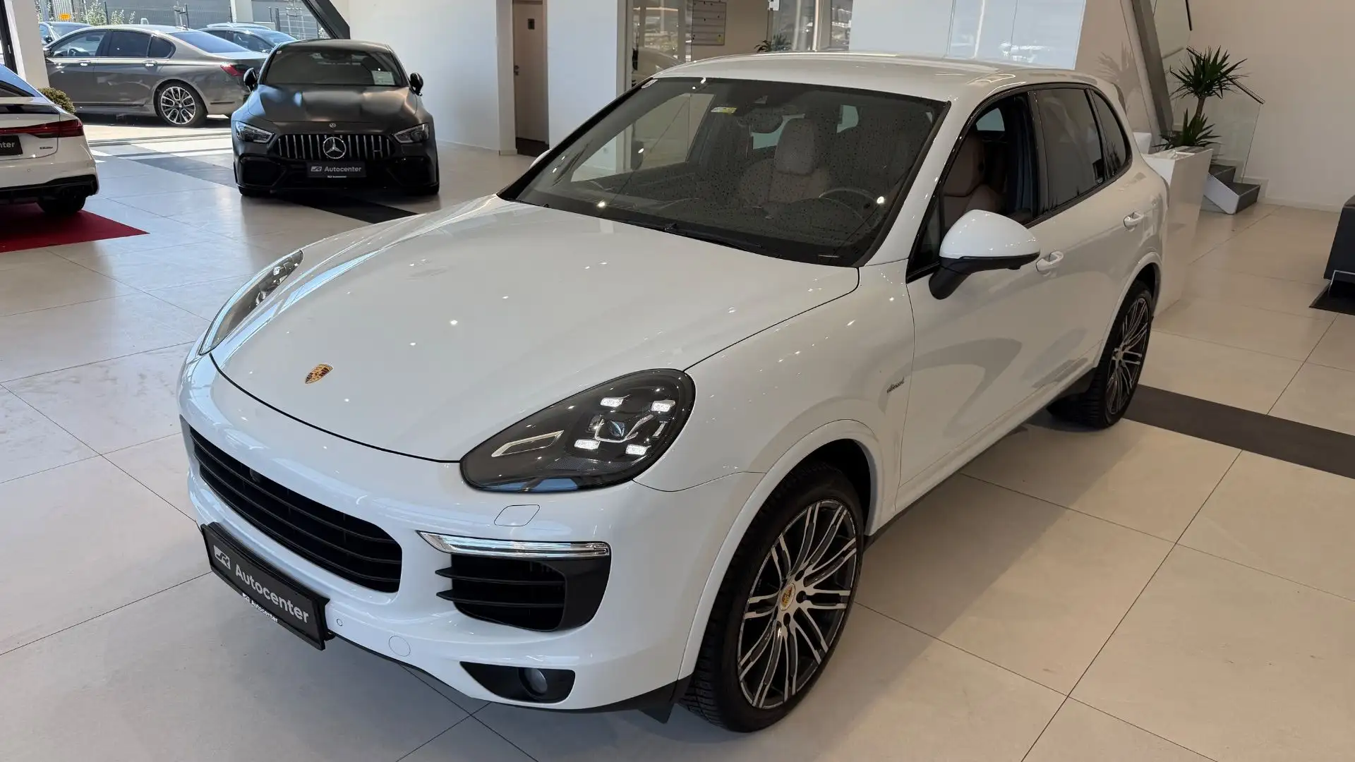 Porsche Cayenne II Platinum Edition Aut. Weiß - 2