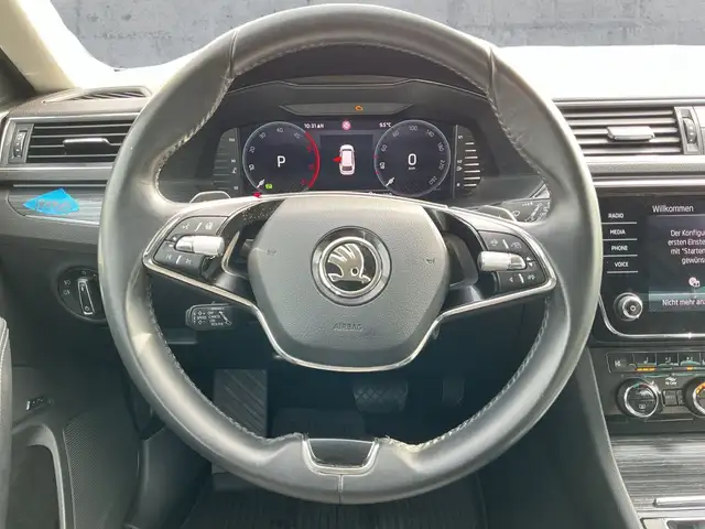 Skoda Superb view 10