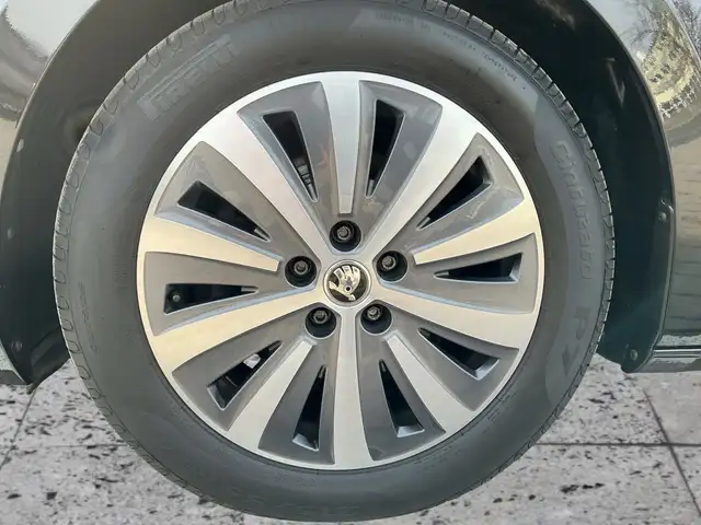 Skoda Superb view 8