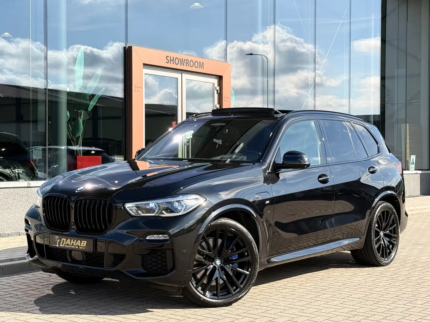 BMW X5 xDrive45e High Executive | Pano | Sky Lounge | Sto Zwart - 1