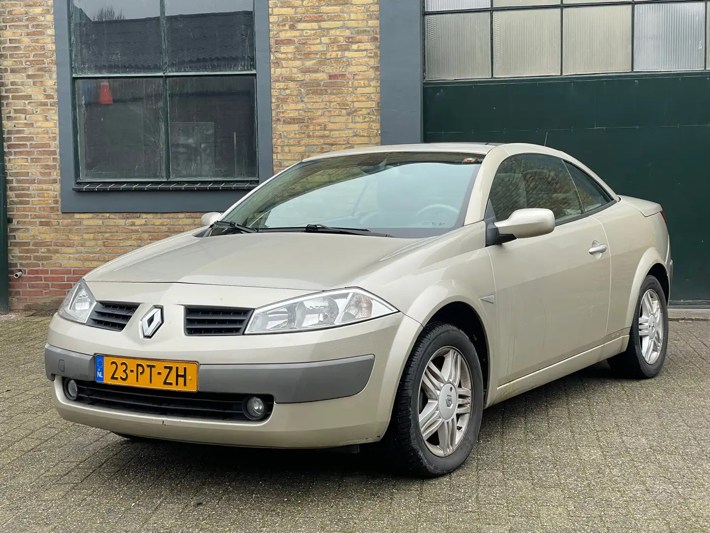 Renault Megane Coupé-Cabriolet 1.6-16V Privilège Luxe Dealer Onde Beige - 1