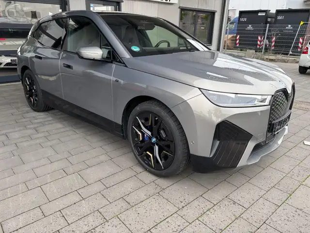 BMW iX M60 B&W PanSkyDACH AHK DAP+PAP