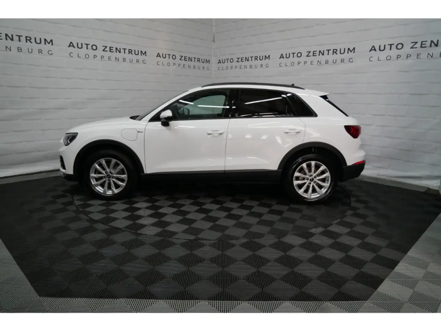 Audi Q3 45 TFSI e S line LED+Navi+Leder+Cam+Virtual Weiß - 2