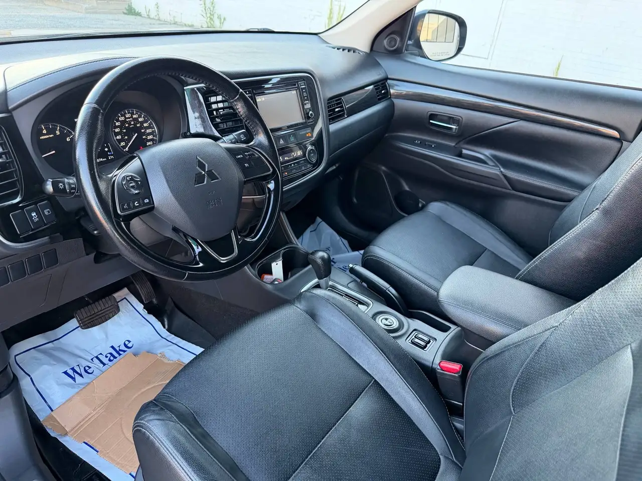 Mitsubishi Outlander снимка Mitsubishi Outlander