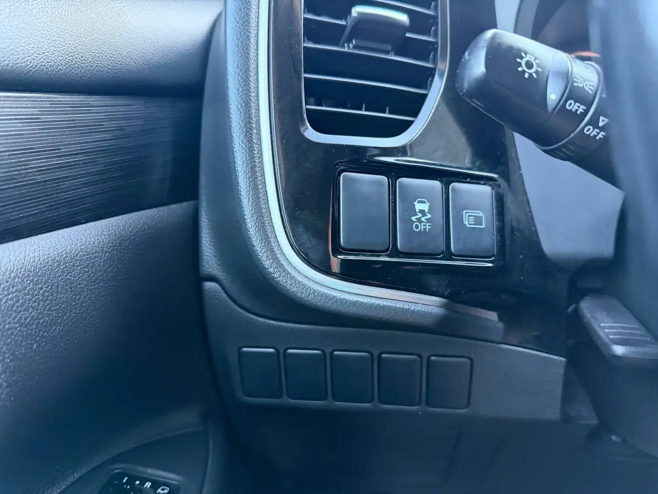 Mitsubishi Outlander снимка Mitsubishi Outlander
