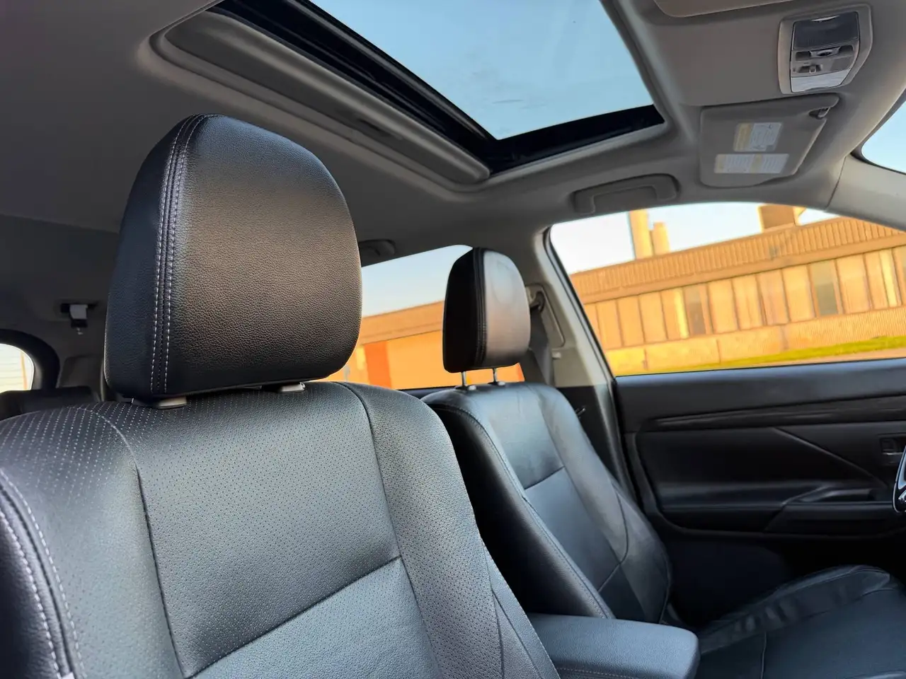 Mitsubishi Outlander снимка Mitsubishi Outlander