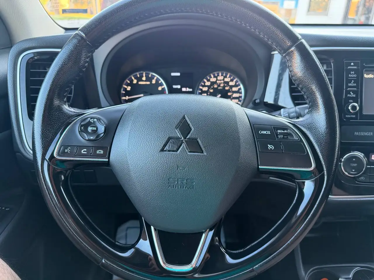 Mitsubishi Outlander снимка Mitsubishi Outlander