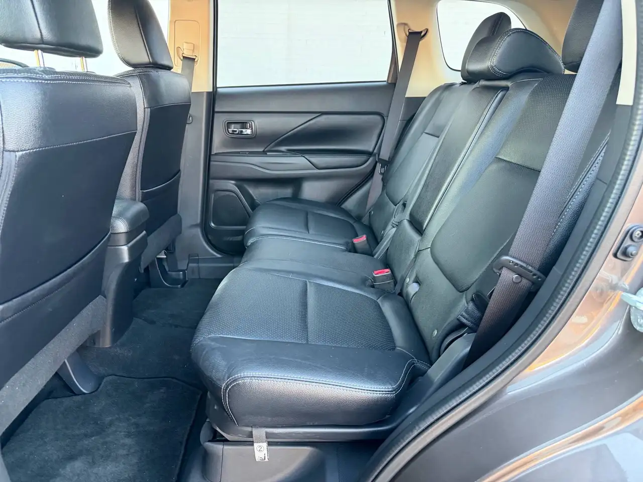 Mitsubishi Outlander снимка Mitsubishi Outlander