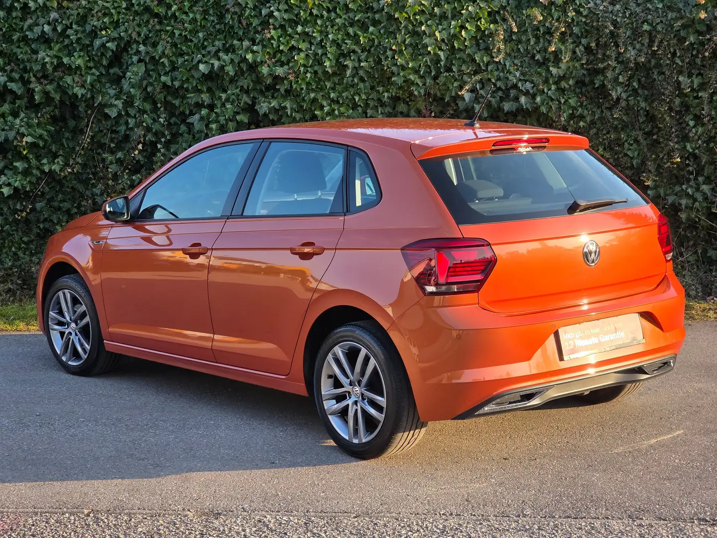 Volkswagen Polo 1,0 // R-LINE OPTIK / SITZHEIZUNG / PARKSENSOREN / Orange - 2