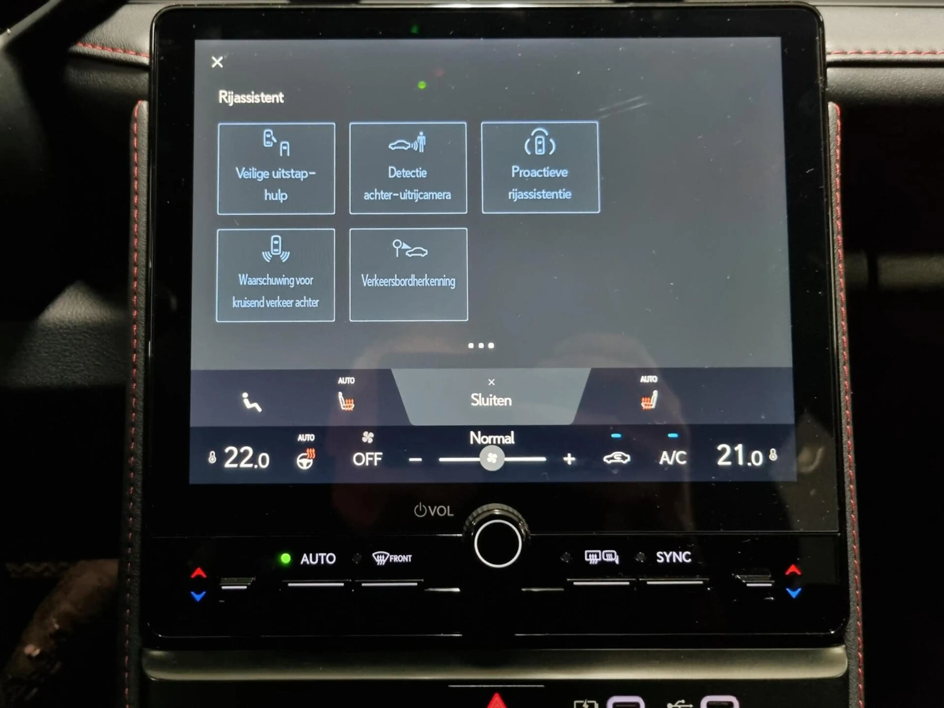 Lexus LBX 1.5 Emotion / Bi-Tone / TechPack / Leder / Elektr. — photo 46