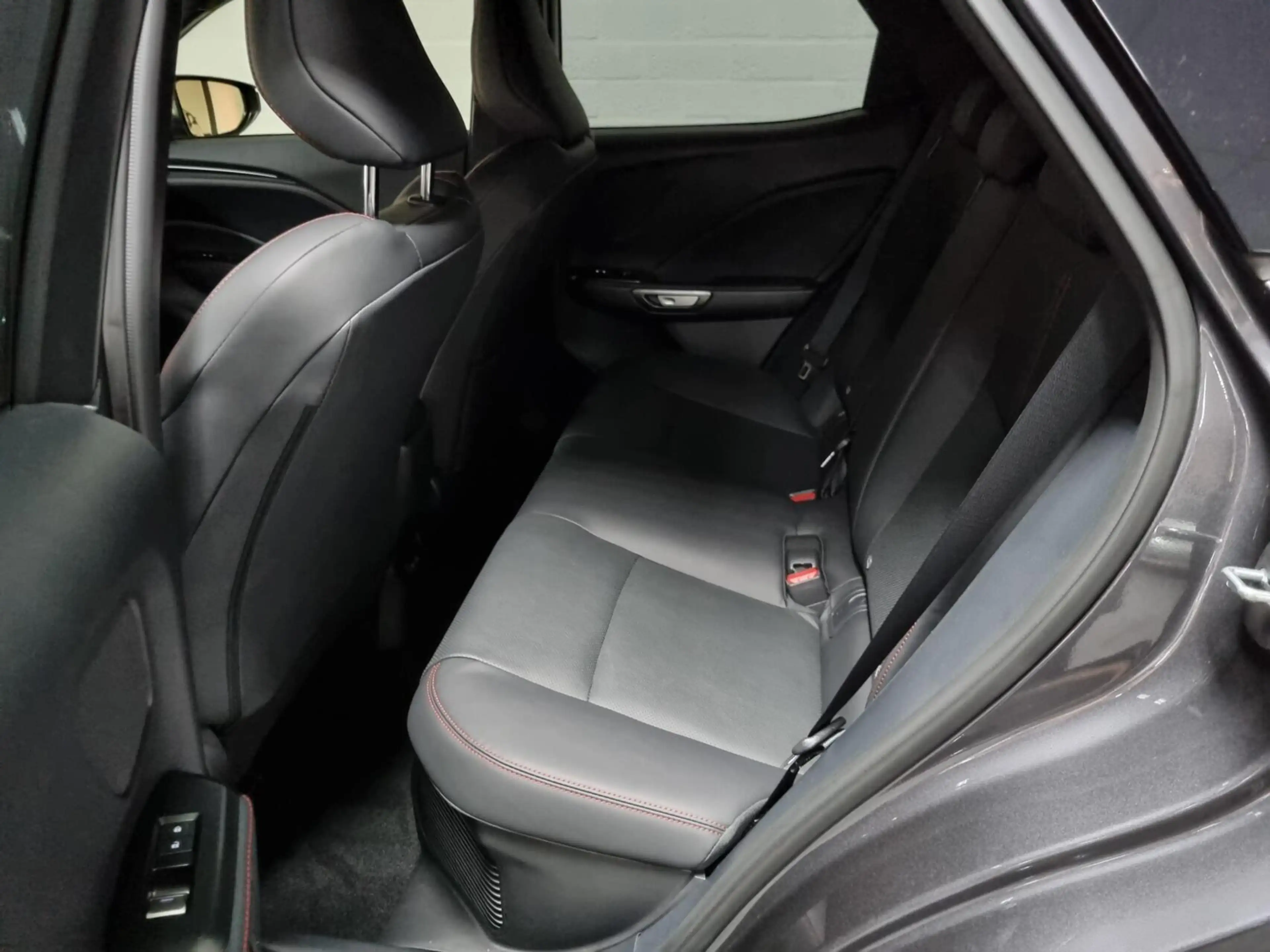 Lexus LBX 1.5 Emotion / Bi-Tone / TechPack / Leder / Elektr. — photo 14