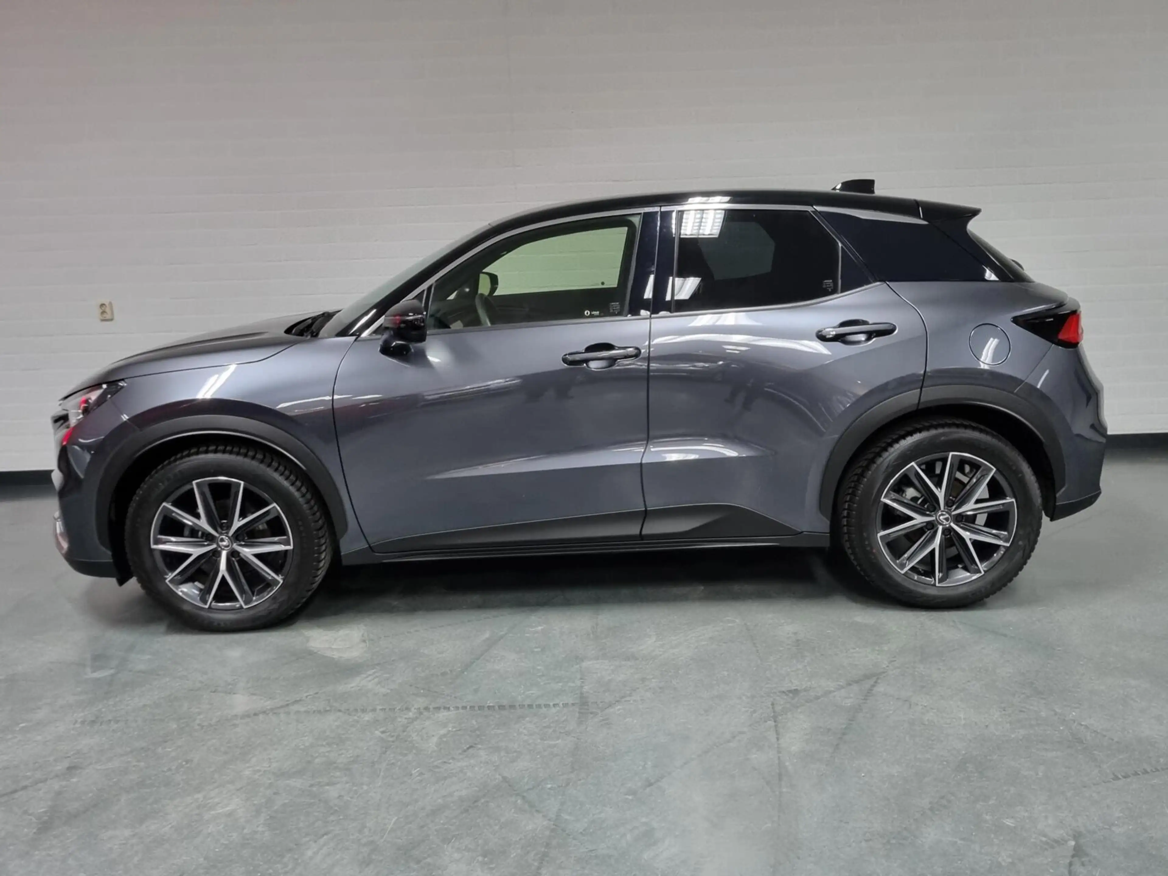 Lexus LBX 1.5 Emotion / Bi-Tone / TechPack / Leder / Elektr. — photo 4