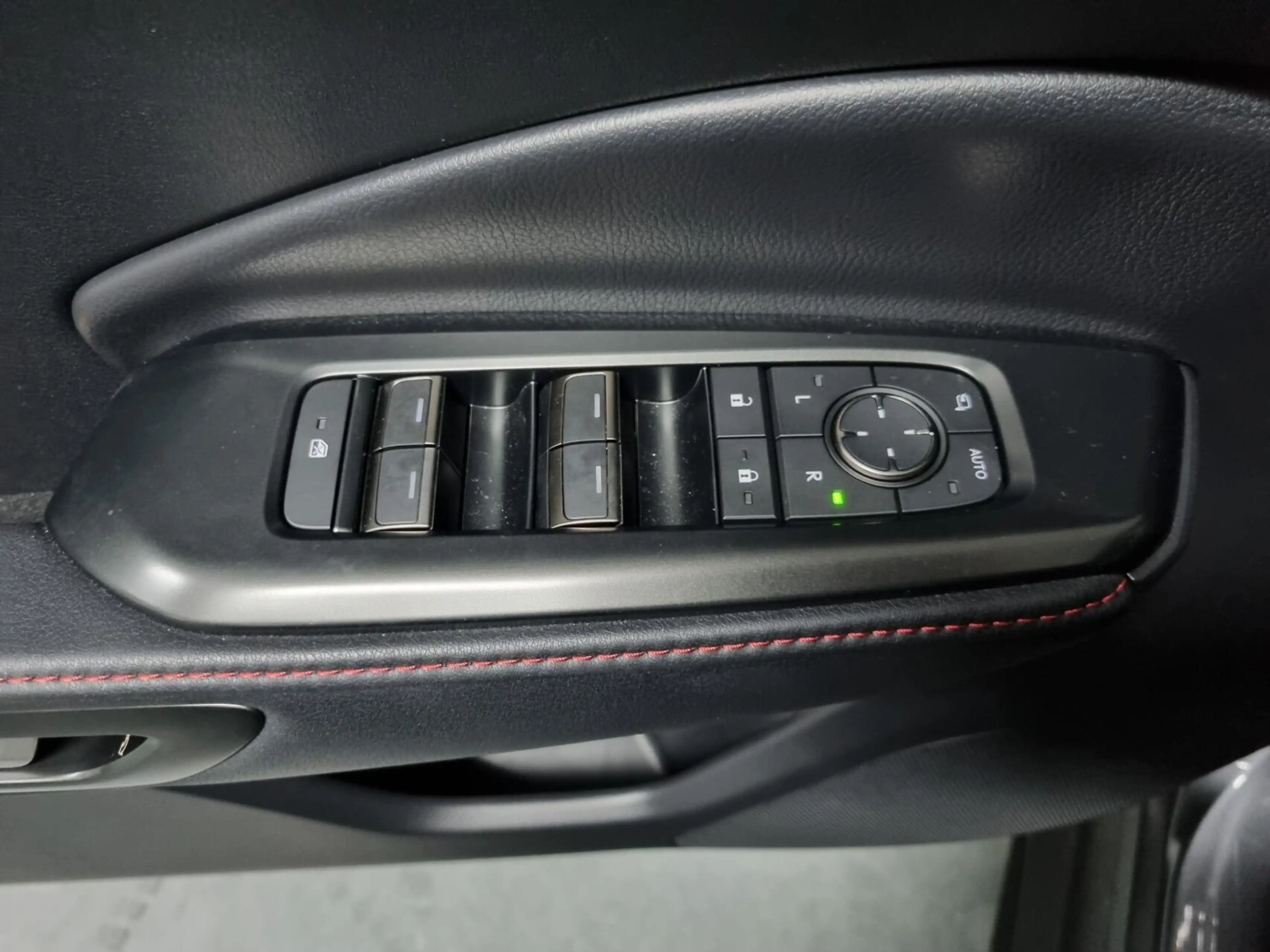 Lexus LBX 1.5 Emotion / Bi-Tone / TechPack / Leder / Elektr. — photo 12