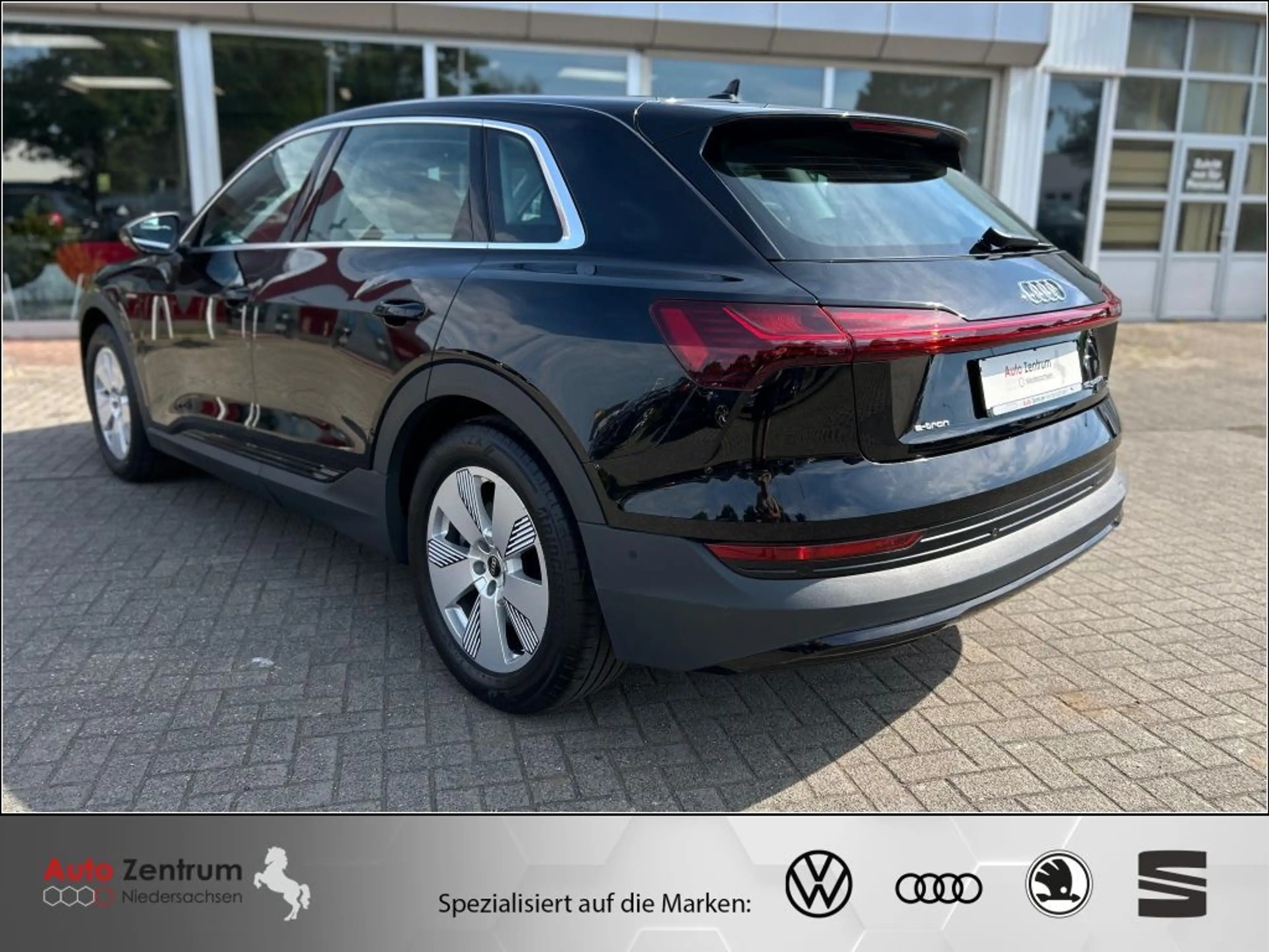 Audi e-tron quattro AZN-Haus-Förderung* StandHz Luftfed. LED — photo 9